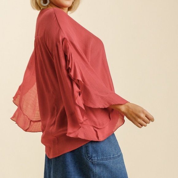 🎈Umgee Plus Size Cardinal Red Crossbody Top - Picture 3 of 4